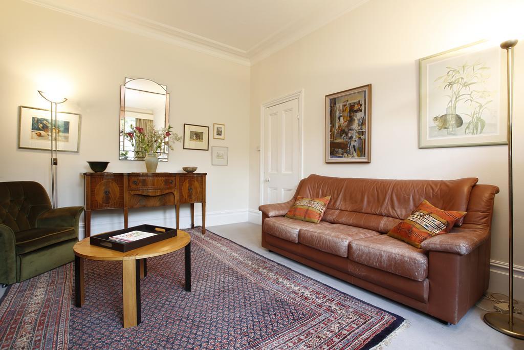 Case de vacanță Veeve - House Dyne Road - Kilburn Londra