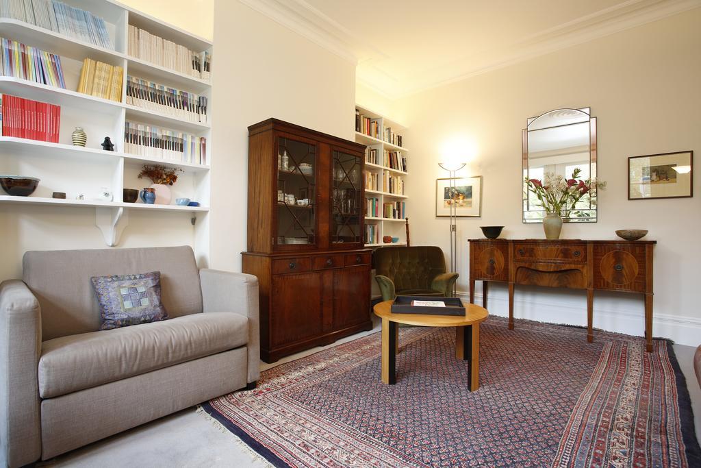 Veeve - House Dyne Road - Kilburn Londra